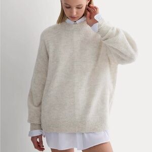 Everlane Cocoon Crew Sweater Alpaca, Almond, Size XS